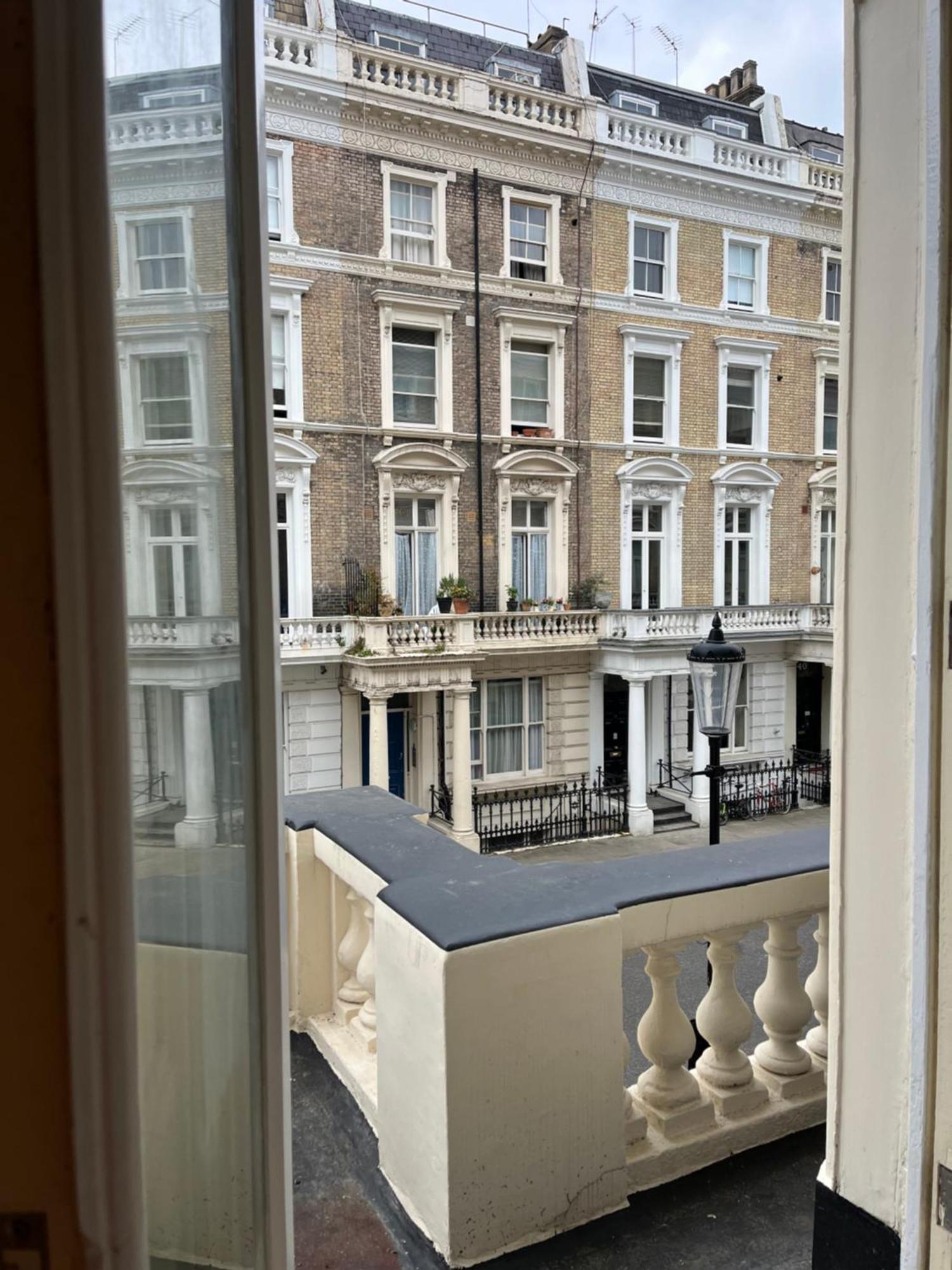 Newly Refurbished- Awesome Very Flat In Famous Notting Hill With A Balcony Appartement Londres
