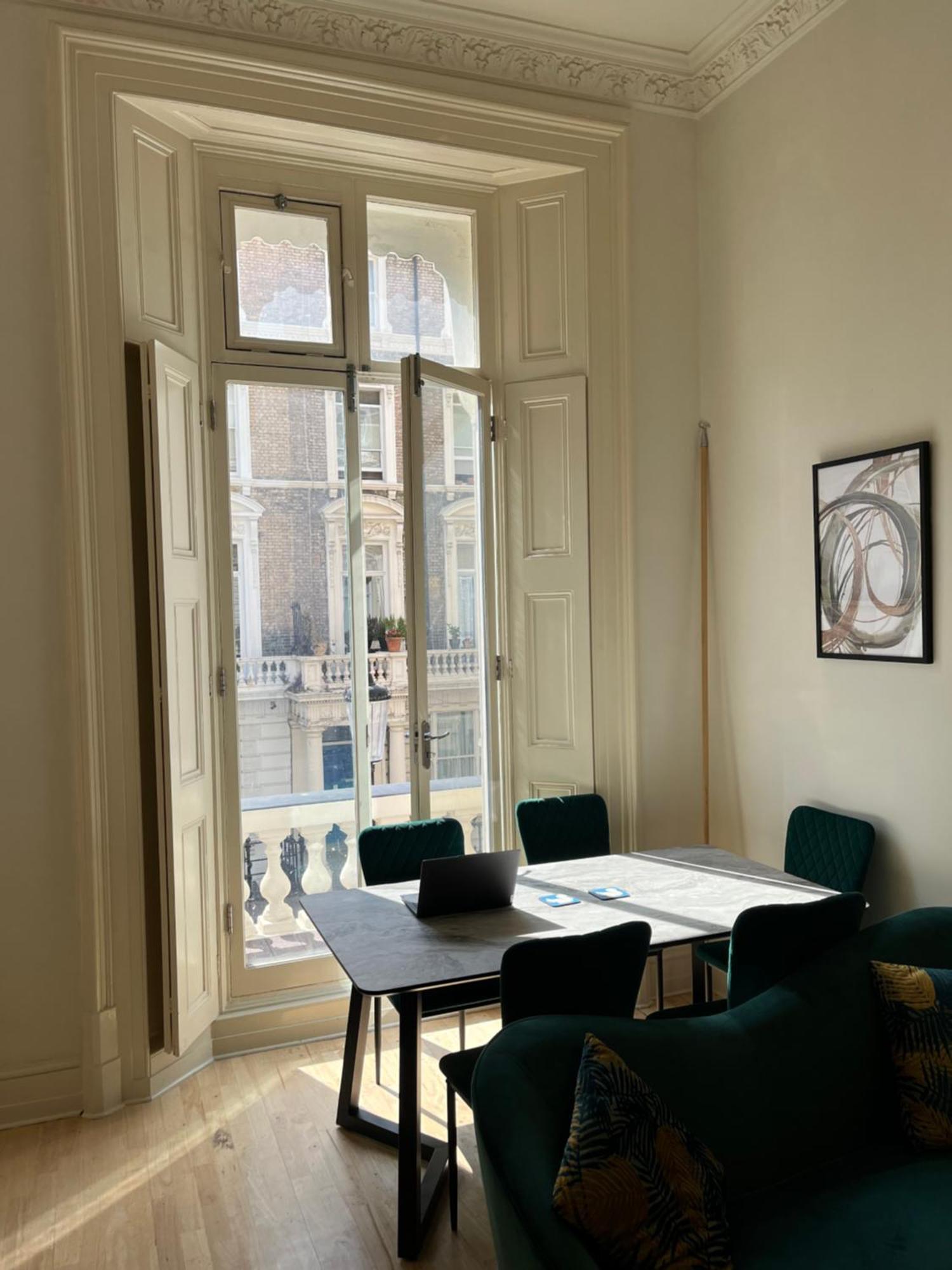 Newly Refurbished- Awesome Very Flat In Famous Notting Hill With A Balcony Appartement