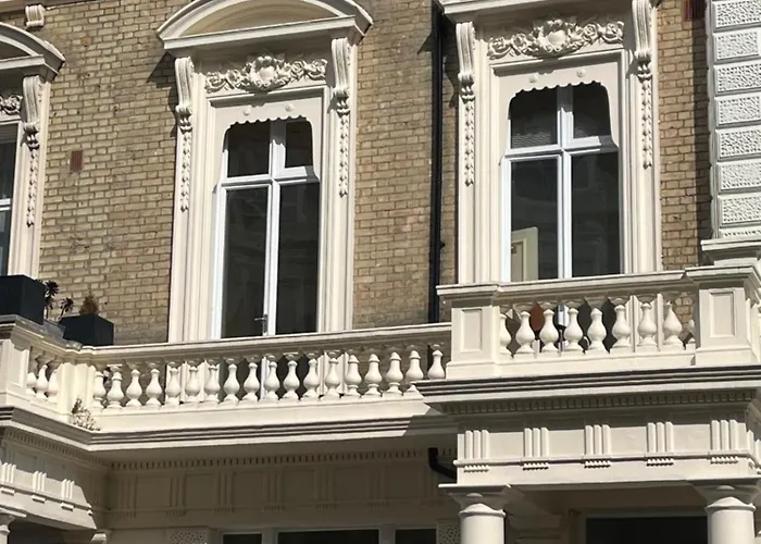 Opening Offers - Awesome Very Central Flat In Famous Notting Hill With A Balcony